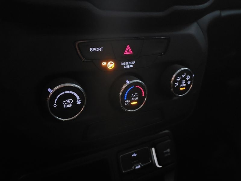 JEEP RENEGADE 1.8 16V FLEX SPORT 4P AUTOMÁTICO 2019/2020 BETIOLO NOVOS E SEMINOVOS LAJEADO / Carros no Vale
