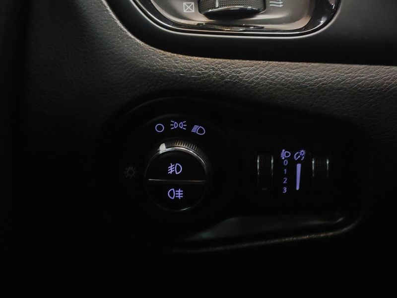 JEEP RENEGADE 1.8 16V FLEX SPORT 4P AUTOMÁTICO 2021/2021 BETIOLO NOVOS E SEMINOVOS LAJEADO / Carros no Vale