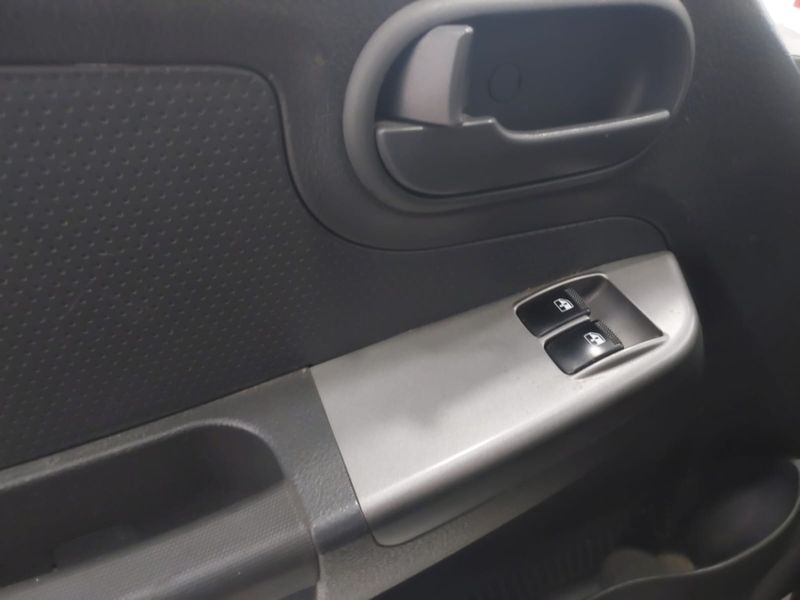 KIA BONGO 2.5 TD DIESEL STD CS MANUAL 2021/2022 BETIOLO NOVOS E SEMINOVOS LAJEADO / Carros no Vale