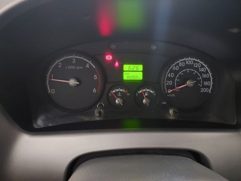 KIA BONGO 2.5 TD DIESEL STD CS MANUAL 2021/2022 BETIOLO NOVOS E SEMINOVOS LAJEADO / Carros no Vale
