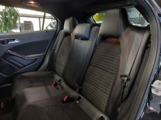 Mercedes-Benz GLA 250 2.0 16V TURBO GASOLINA SPORT 4P AUTOMÁTICO 2017/2017 BETIOLO NOVOS E SEMINOVOS LAJEADO / Carros no Vale