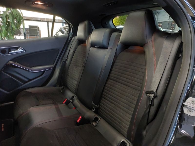 Mercedes-Benz GLA 250 2.0 16V TURBO GASOLINA SPORT 4P AUTOMÁTICO 2017/2017 BETIOLO NOVOS E SEMINOVOS LAJEADO / Carros no Vale