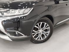Mitsubishi OUTLANDER 2.2 4X4 16V DIESEL 4P AUTOMÁTICO 2015/2016 BETIOLO NOVOS E SEMINOVOS LAJEADO / Carros no Vale