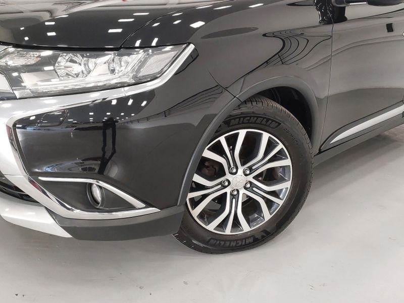 Mitsubishi OUTLANDER 2.2 4X4 16V DIESEL 4P AUTOMÁTICO 2015/2016 BETIOLO NOVOS E SEMINOVOS LAJEADO / Carros no Vale