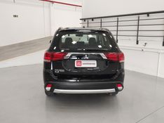 Mitsubishi OUTLANDER 2.2 4X4 16V DIESEL 4P AUTOMÁTICO 2015/2016 BETIOLO NOVOS E SEMINOVOS LAJEADO / Carros no Vale