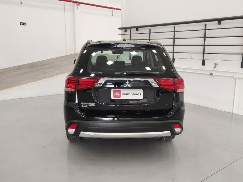 Mitsubishi OUTLANDER 2.2 4X4 16V DIESEL 4P AUTOMÁTICO 2015/2016 BETIOLO NOVOS E SEMINOVOS LAJEADO / Carros no Vale
