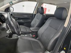 Mitsubishi OUTLANDER 2.2 4X4 16V DIESEL 4P AUTOMÁTICO 2015/2016 BETIOLO NOVOS E SEMINOVOS LAJEADO / Carros no Vale