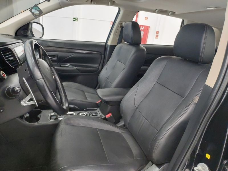 Mitsubishi OUTLANDER 2.2 4X4 16V DIESEL 4P AUTOMÁTICO 2015/2016 BETIOLO NOVOS E SEMINOVOS LAJEADO / Carros no Vale
