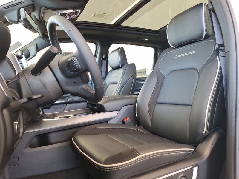 Ram 1500 3.0 HURRICANE 6 BITURBO GASOLINA LARAMIE NIGHT EDITION CD 4X4 AUTOMÁTICO 2024/2025 BETIOLO NOVOS E SEMINOVOS LAJEADO / Carros no Vale