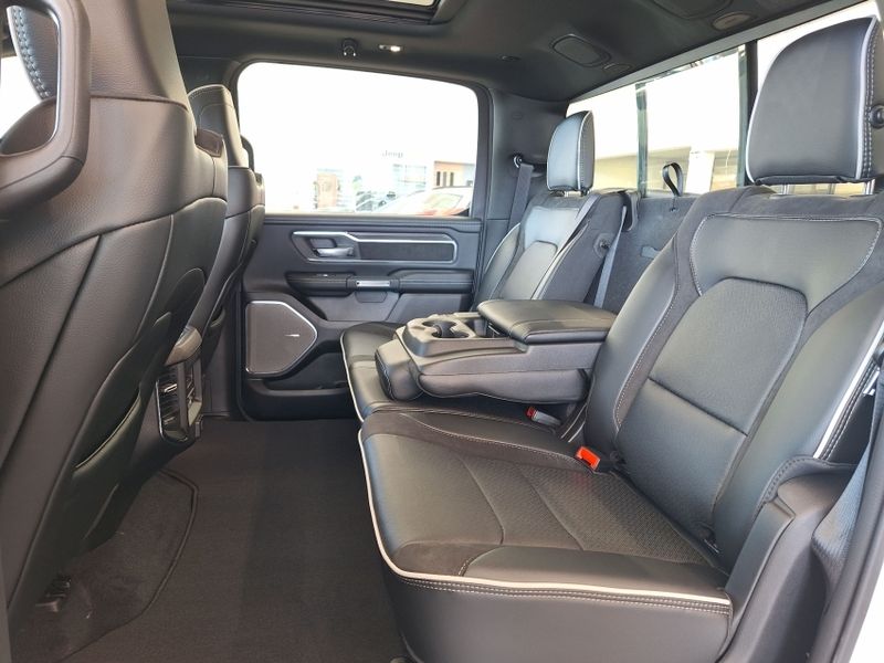 Ram 1500 3.0 HURRICANE 6 BITURBO GASOLINA LARAMIE NIGHT EDITION CD 4X4 AUTOMÁTICO 2024/2025 BETIOLO NOVOS E SEMINOVOS LAJEADO / Carros no Vale