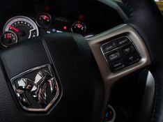 Ram CLASSIC 5.7 V8 GASOLINA LARAMIE NIGHT EDITION CD 4X4 AUTOMÁTICO 2023/2023 BETIOLO NOVOS E SEMINOVOS LAJEADO / Carros no Vale