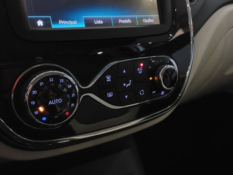 Renault CAPTUR 1.6 16V SCE FLEX INTENSE X-TRONIC 2017/2018 BETIOLO NOVOS E SEMINOVOS LAJEADO / Carros no Vale