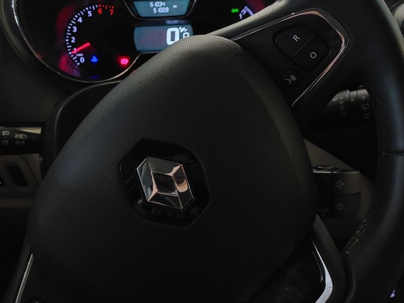 Renault CAPTUR 1.6 16V SCE FLEX INTENSE X-TRONIC 2017/2018 BETIOLO NOVOS E SEMINOVOS LAJEADO / Carros no Vale