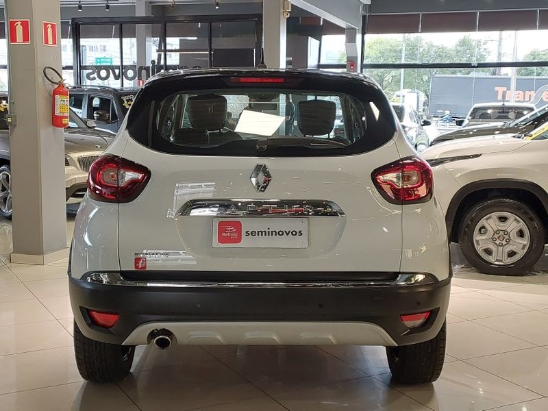 Renault CAPTUR 1.6 16V SCE FLEX INTENSE X-TRONIC 2017/2018 BETIOLO NOVOS E SEMINOVOS LAJEADO / Carros no Vale