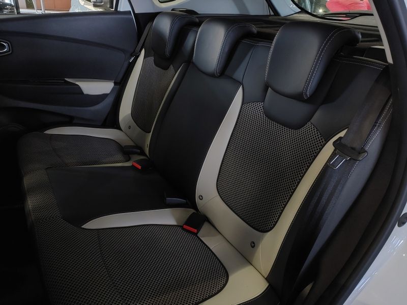 Renault CAPTUR 1.6 16V SCE FLEX INTENSE X-TRONIC 2017/2018 BETIOLO NOVOS E SEMINOVOS LAJEADO / Carros no Vale