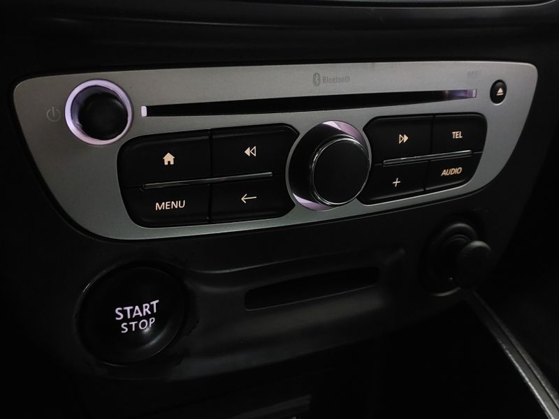 Renault FLUENCE 2.0 DYNAMIQUE PLUS 16V FLEX 4P AUTOMÁTICO 2017/2018 BETIOLO NOVOS E SEMINOVOS LAJEADO / Carros no Vale