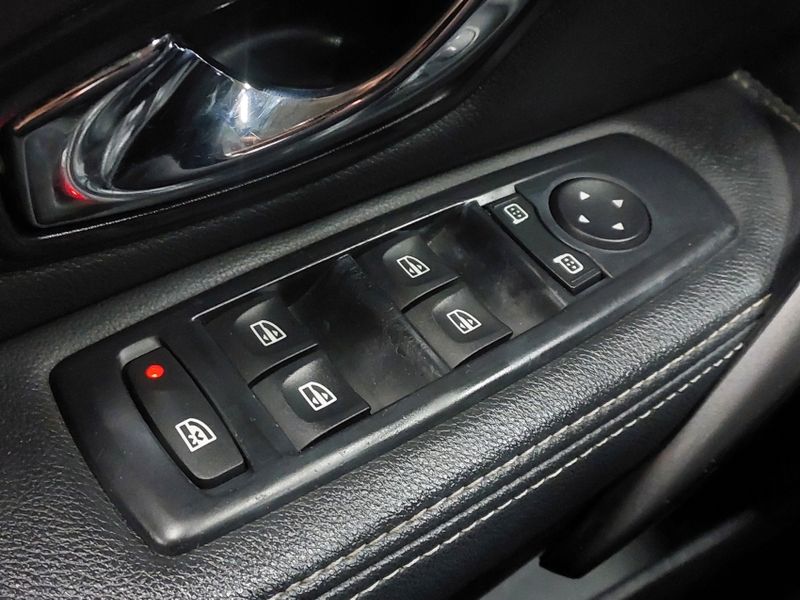Renault FLUENCE 2.0 DYNAMIQUE PLUS 16V FLEX 4P AUTOMÁTICO 2017/2018 BETIOLO NOVOS E SEMINOVOS LAJEADO / Carros no Vale
