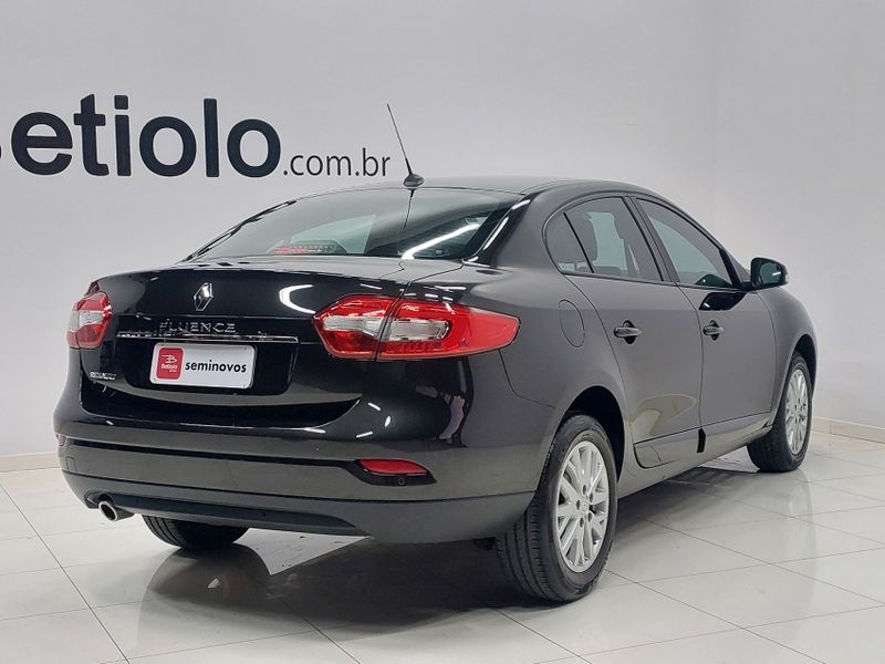 Renault FLUENCE 2.0 DYNAMIQUE PLUS 16V FLEX 4P AUTOMÁTICO 2017/2018 BETIOLO NOVOS E SEMINOVOS LAJEADO / Carros no Vale