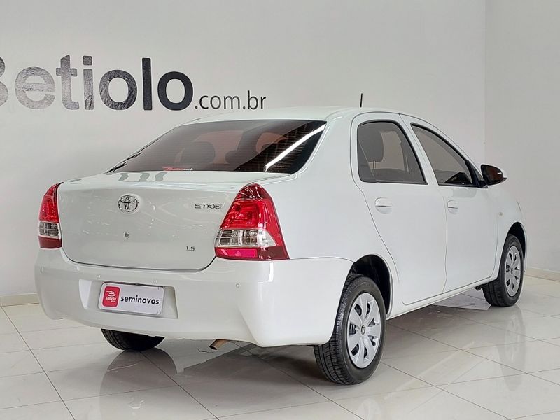 Toyota ETIOS 1.5 X SEDAN 16V FLEX 4P MANUAL 2020/2021 BETIOLO NOVOS E SEMINOVOS LAJEADO / Carros no Vale