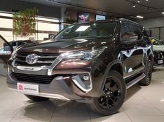 Toyota HILUX SW4 2.8 SRX DIAMOND 4X4 7 LUGARES 16V TURBO INTERCOOLER DIESEL 4P AUTOMÁTICO 2018/2019 BETIOLO NOVOS E SEMINOVOS LAJEADO / Carros no Vale