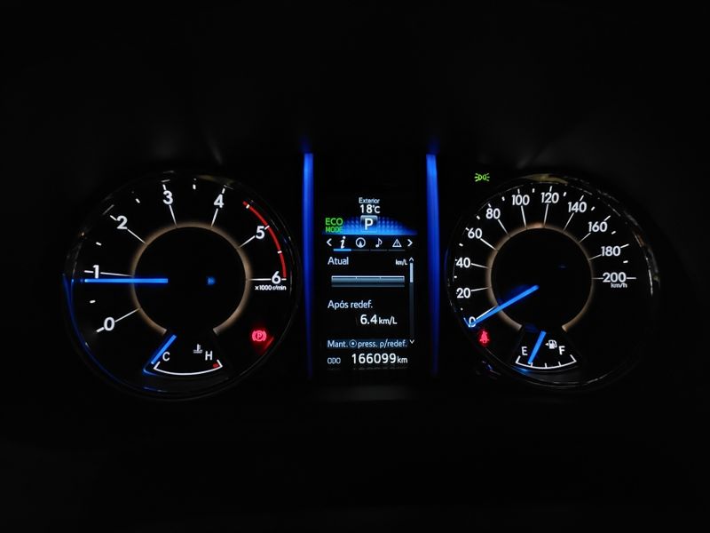 Toyota HILUX SW4 2.8 SRX DIAMOND 4X4 7 LUGARES 16V TURBO INTERCOOLER DIESEL 4P AUTOMÁTICO 2018/2019 BETIOLO NOVOS E SEMINOVOS LAJEADO / Carros no Vale