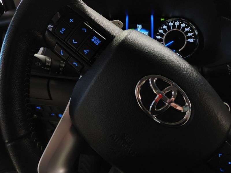 Toyota HILUX SW4 2.8 SRX DIAMOND 4X4 7 LUGARES 16V TURBO INTERCOOLER DIESEL 4P AUTOMÁTICO 2018/2019 BETIOLO NOVOS E SEMINOVOS LAJEADO / Carros no Vale