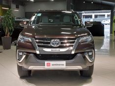Toyota HILUX SW4 2.8 SRX DIAMOND 4X4 7 LUGARES 16V TURBO INTERCOOLER DIESEL 4P AUTOMÁTICO 2018/2019 BETIOLO NOVOS E SEMINOVOS LAJEADO / Carros no Vale