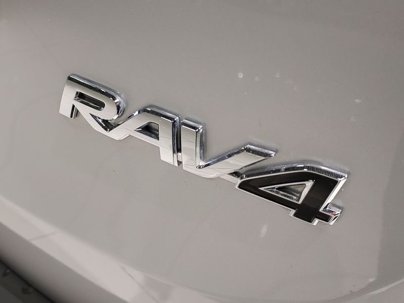 Toyota RAV4 2.0 4X2 16V GASOLINA 4P AUTOMÁTICO 2014/2014 BETIOLO NOVOS E SEMINOVOS LAJEADO / Carros no Vale