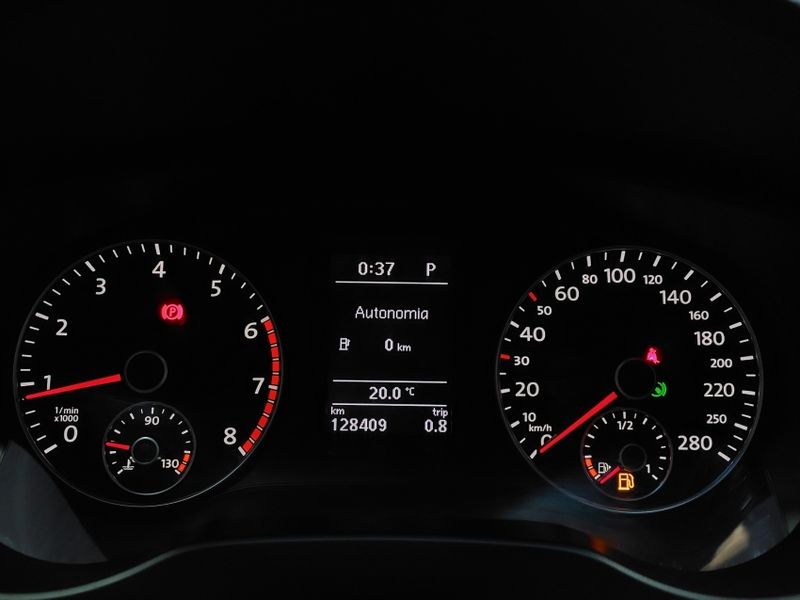 Volkswagen JETTA 2.0 COMFORTLINE FLEX 4P TIPTRONIC 2014/2014 BETIOLO NOVOS E SEMINOVOS LAJEADO / Carros no Vale