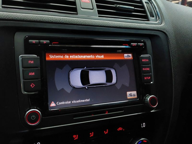 Volkswagen JETTA 2.0 COMFORTLINE FLEX 4P TIPTRONIC 2014/2014 BETIOLO NOVOS E SEMINOVOS LAJEADO / Carros no Vale