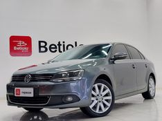 Volkswagen JETTA 2.0 COMFORTLINE FLEX 4P TIPTRONIC 2014/2014 BETIOLO NOVOS E SEMINOVOS LAJEADO / Carros no Vale