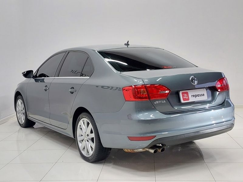 Volkswagen JETTA 2.0 COMFORTLINE FLEX 4P TIPTRONIC 2014/2014 BETIOLO NOVOS E SEMINOVOS LAJEADO / Carros no Vale