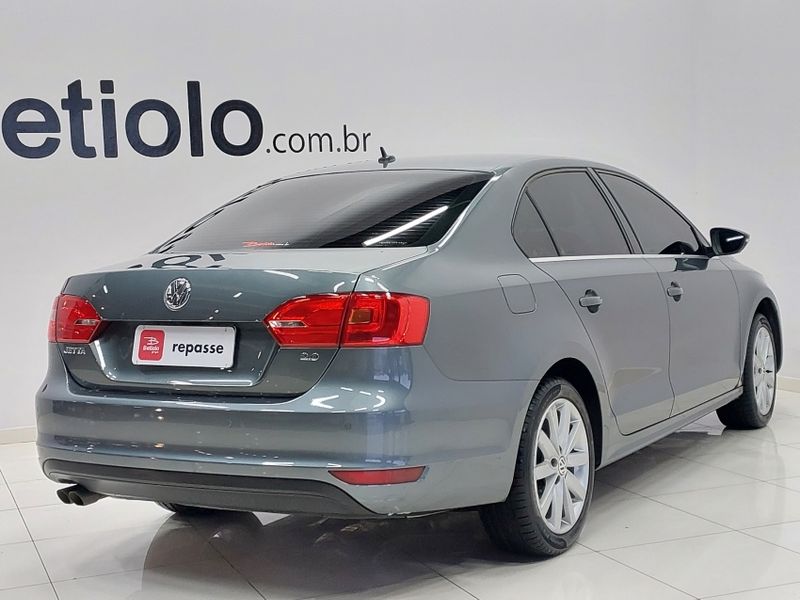 Volkswagen JETTA 2.0 COMFORTLINE FLEX 4P TIPTRONIC 2014/2014 BETIOLO NOVOS E SEMINOVOS LAJEADO / Carros no Vale