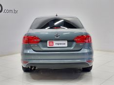 Volkswagen JETTA 2.0 COMFORTLINE FLEX 4P TIPTRONIC 2014/2014 BETIOLO NOVOS E SEMINOVOS LAJEADO / Carros no Vale