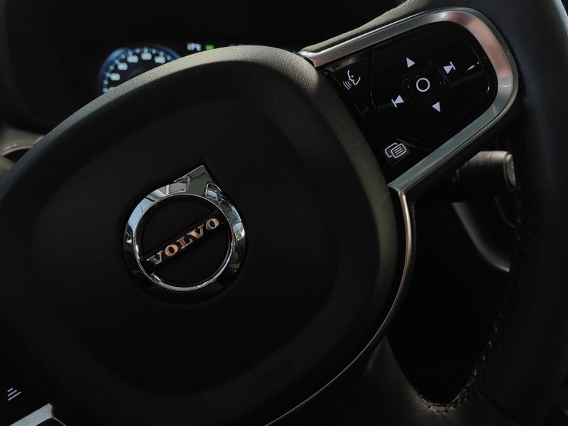 Volvo XC60 2.0 T5 GASOLINA MOMENTUM AWD GEARTRONIC 2020/2020 BETIOLO NOVOS E SEMINOVOS LAJEADO / Carros no Vale