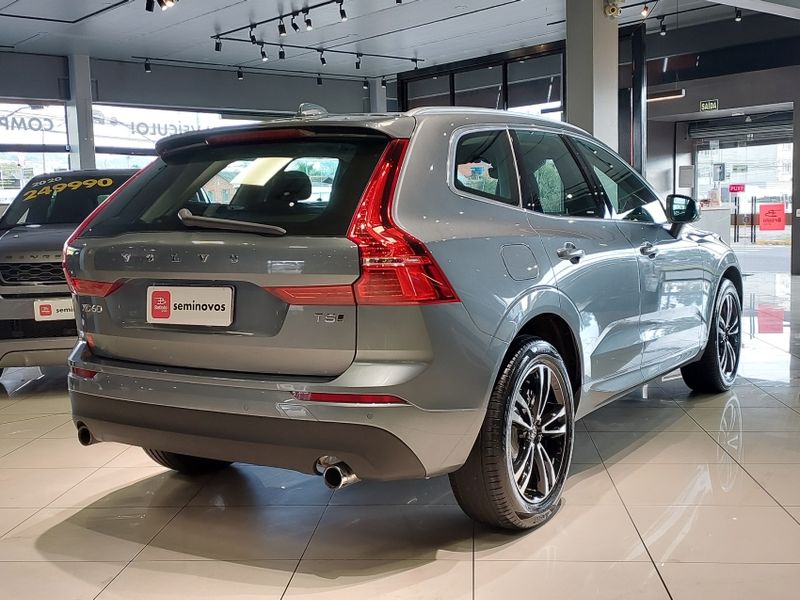 Volvo XC60 2.0 T5 GASOLINA MOMENTUM AWD GEARTRONIC 2020/2020 BETIOLO NOVOS E SEMINOVOS LAJEADO / Carros no Vale