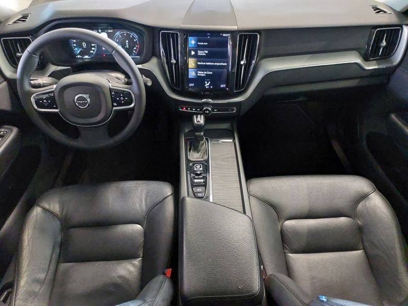 Volvo XC60 2.0 T5 GASOLINA MOMENTUM AWD GEARTRONIC 2020/2020 BETIOLO NOVOS E SEMINOVOS LAJEADO / Carros no Vale