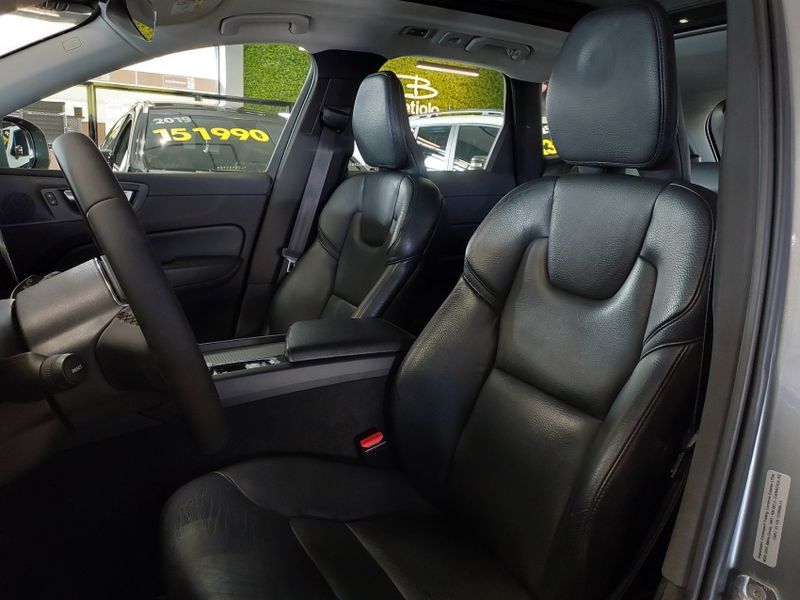 Volvo XC60 2.0 T5 GASOLINA MOMENTUM AWD GEARTRONIC 2020/2020 BETIOLO NOVOS E SEMINOVOS LAJEADO / Carros no Vale