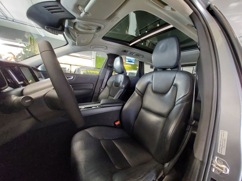 Volvo XC60 2.0 T5 GASOLINA MOMENTUM AWD GEARTRONIC 2020/2020 BETIOLO NOVOS E SEMINOVOS LAJEADO / Carros no Vale