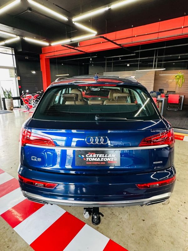 Audi Q5 2.0 45 TFSI GASOLINA S-LINE QUATTRO S TRONIC 2023/2023 CASTELLAN E TOMAZONI MOTORS CAXIAS DO SUL / Carros no Vale