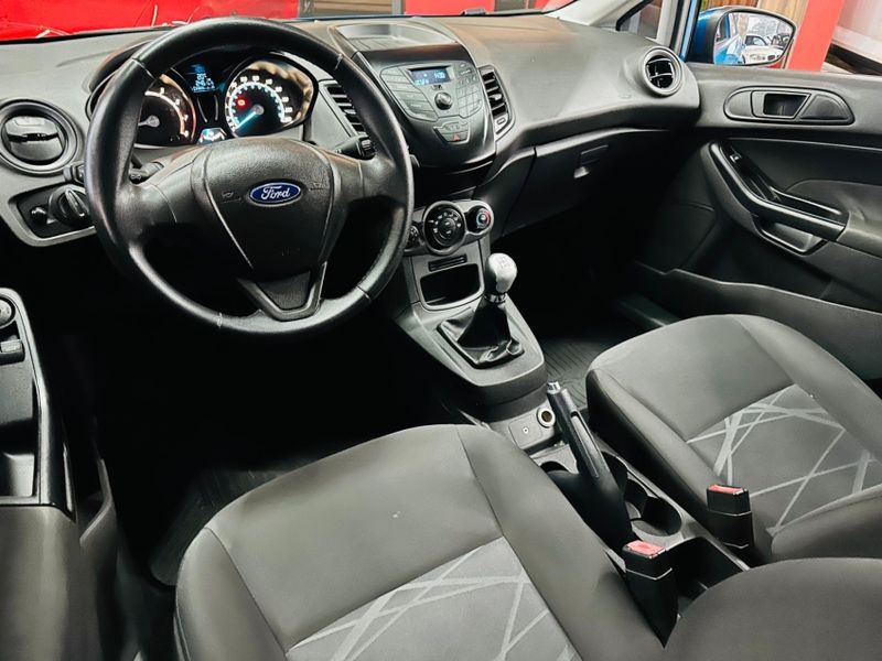 Ford FIESTA 1.5 S HATCH 16V FLEX 4P MANUAL 2013/2014 CASTELLAN E TOMAZONI MOTORS CAXIAS DO SUL / Carros no Vale