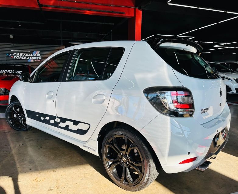 Renault SANDERO 2.0 16V HI-FLEX RS MANUAL 2017/2017 CASTELLAN E TOMAZONI MOTORS CAXIAS DO SUL / Carros no Vale