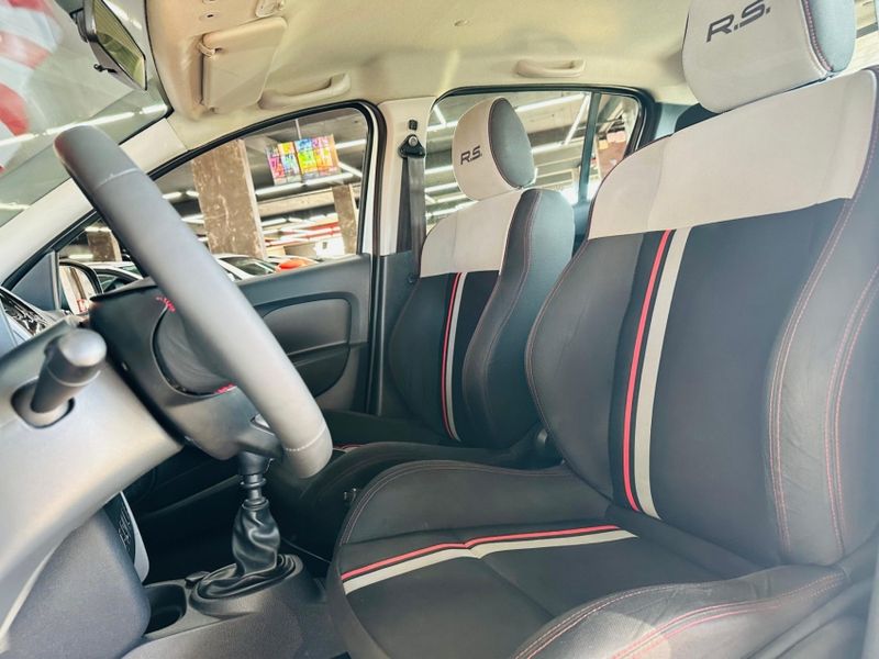 Renault SANDERO 2.0 16V HI-FLEX RS MANUAL 2017/2017 CASTELLAN E TOMAZONI MOTORS CAXIAS DO SUL / Carros no Vale