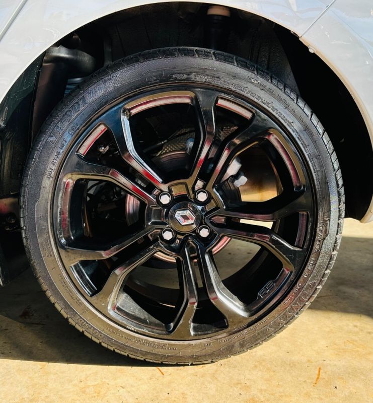 Renault SANDERO 2.0 16V HI-FLEX RS MANUAL 2017/2017 CASTELLAN E TOMAZONI MOTORS CAXIAS DO SUL / Carros no Vale