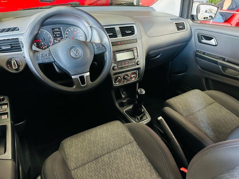 Volkswagen FOX 1.0 MI 8V FLEX 4P MANUAL 2014/2014 CASTELLAN E TOMAZONI MOTORS CAXIAS DO SUL / Carros no Vale