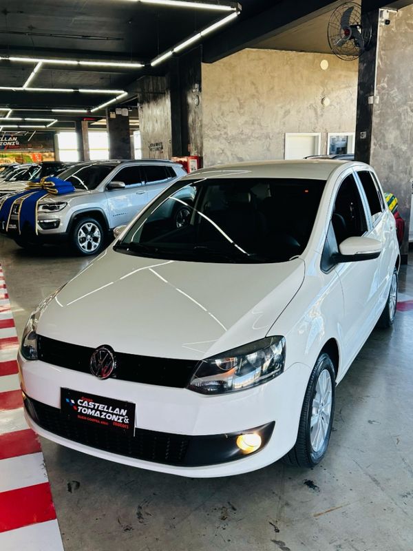Volkswagen FOX 1.0 MI 8V FLEX 4P MANUAL 2014/2014 CASTELLAN E TOMAZONI MOTORS CAXIAS DO SUL / Carros no Vale