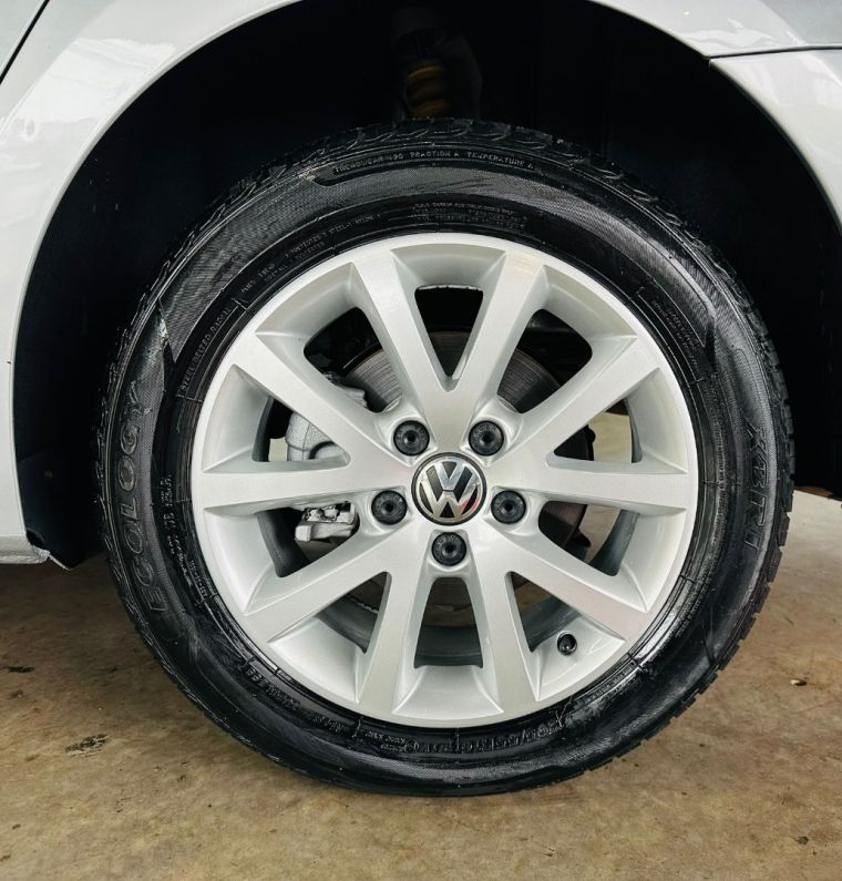 Volkswagen JETTA 2.0 COMFORTLINE FLEX 4P TIPTRONIC 2012/2012 CASTELLAN E TOMAZONI MOTORS CAXIAS DO SUL / Carros no Vale