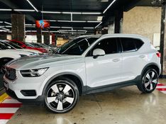 Volvo XC40 2.0 T4 GASOLINA MOMENTUM GEARTRONIC 2020/2020 CASTELLAN E TOMAZONI MOTORS CAXIAS DO SUL / Carros no Vale