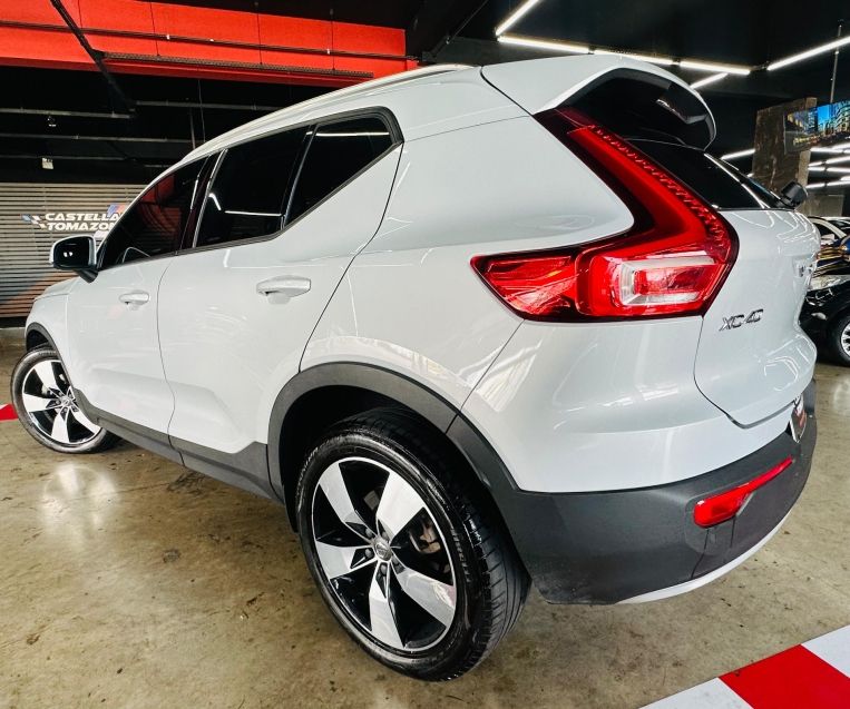 Volvo XC40 2.0 T4 GASOLINA MOMENTUM GEARTRONIC 2020/2020 CASTELLAN E TOMAZONI MOTORS CAXIAS DO SUL / Carros no Vale