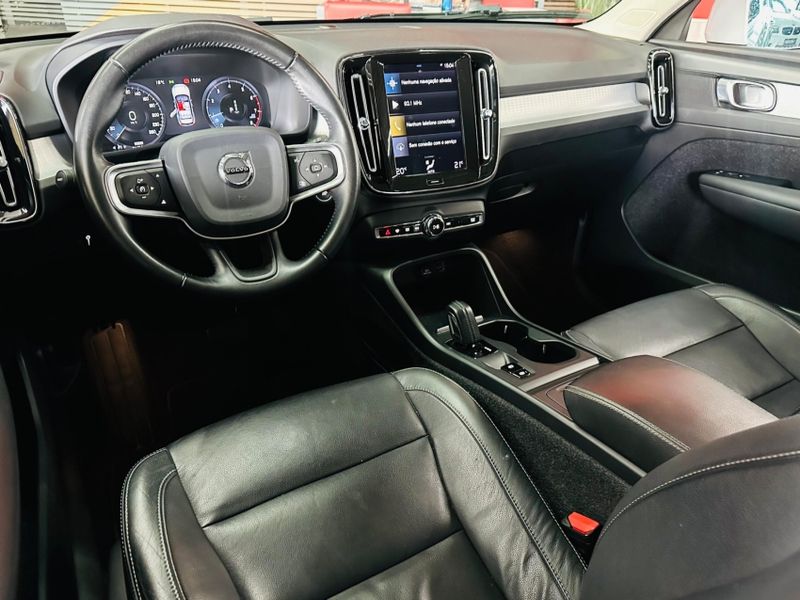 Volvo XC40 2.0 T4 GASOLINA MOMENTUM GEARTRONIC 2020/2020 CASTELLAN E TOMAZONI MOTORS CAXIAS DO SUL / Carros no Vale